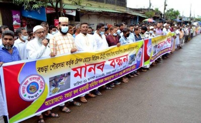 টোল টেন্ডার বাতিলের দাবীতে বগুড়ায় ফল ব্যবসায়ীদের মানববন্ধন টোল টেন্ডার বাতিলের দাবীতে বগুড়ায় ফল ব্যবসায়ীদের মানববন্ধন